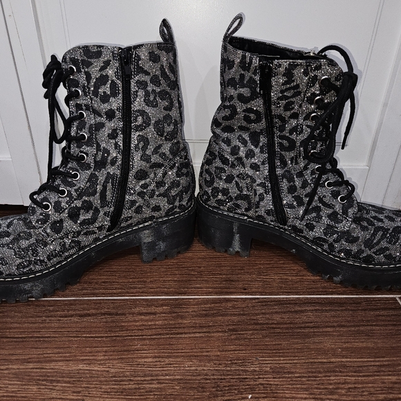 Silver glitter animal print black combat boots. Size 8.5 - Picture 3 of 7